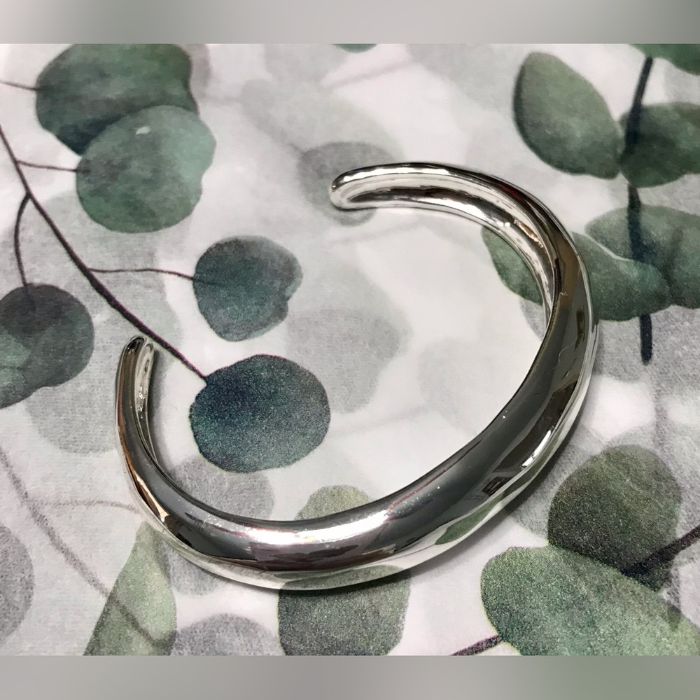 Chloe+Isabel Hammered Silver Cuff Bracelet - Picture 4 of 8